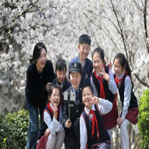 “春蕾陪伴”-中国法律论坛网