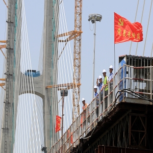 “党员先锋岗”护航高铁建设-中国法律论坛网